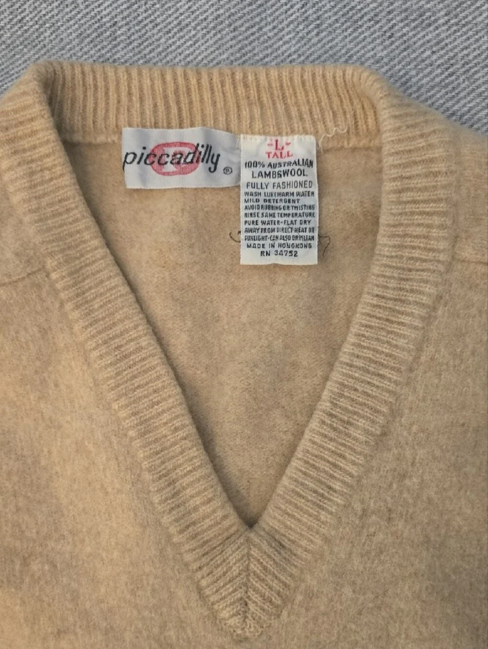 Vintage Piccadilly Tan Lambswool V-Neck Sweater Size Large Tall
